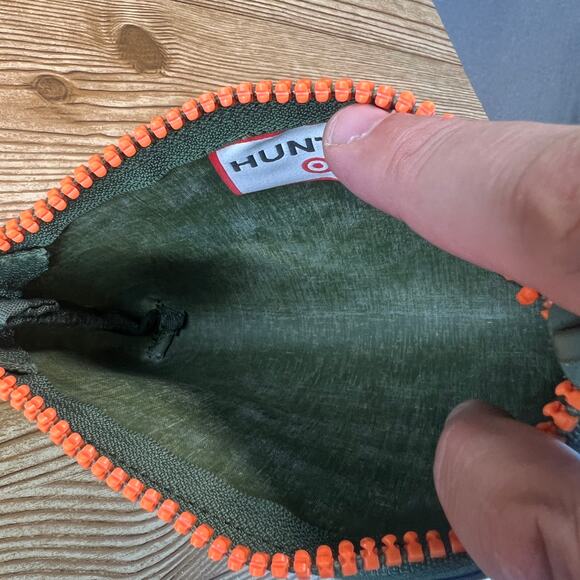 HUNTER for Target Green Rubber Zipped Wristlet 8" x 5" Makeup Pouch Case - Picture 6 of 9